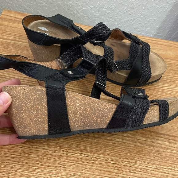 Taos Footwear Women's Julia Wedge Strappy Sandals Black Sz 8-8.5 - Picture 11 of 11